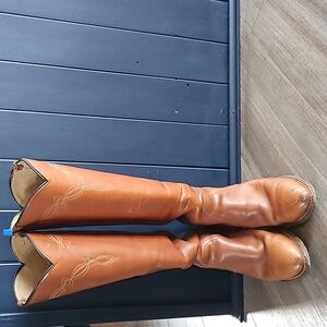 size 7 :Frye boots caramel color